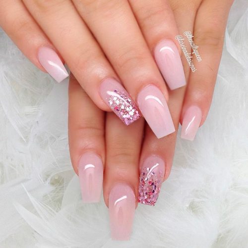 Pearly Nails With Flitter Accented Finger #pinknails #glitternails