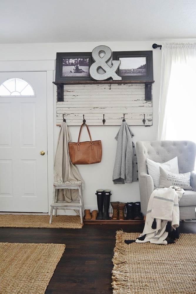 Diy Rustic Entryway Coat Rack #diyrack