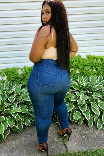 Dark Blue Jeans For Curved Ladies #plussizejeans