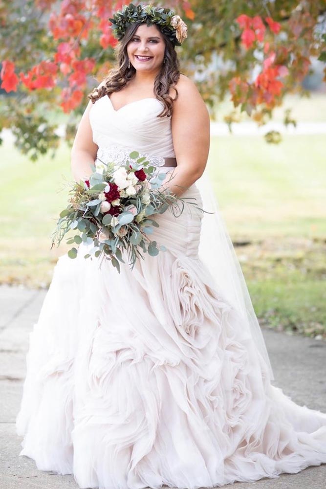 Dresses For Curvy Brides