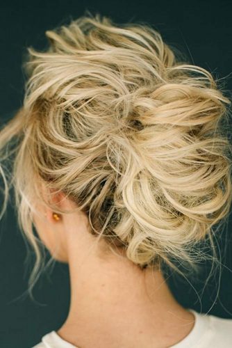 Messy French Twisted Updo With Waves #messyupdo #frenchtwistupdo