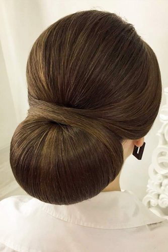 Sleek Updo Hairstyle With A Voluminous Bun #sleekbu #sleekupdo