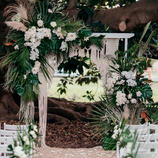 A Perfect Combination Of Macrame And Tropical Flowers #bohoweddingarch #macrameweddingarch