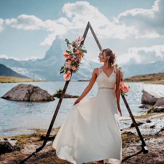 Simple Triangular Wedding Arch #bohoweddig #outdoorwedding