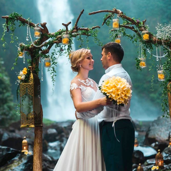 Closer To Nature – A Tree With Jars Filled With Flowers Arch #outdoorwedding