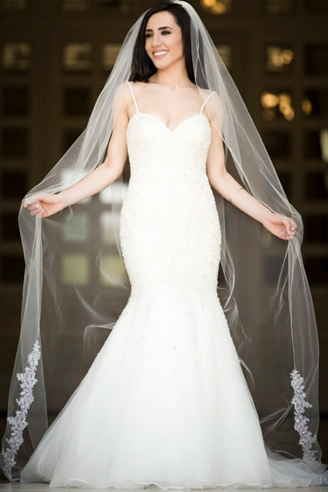 Chapel Bottom Lace Veil #longweddingveils #laceweddingveils