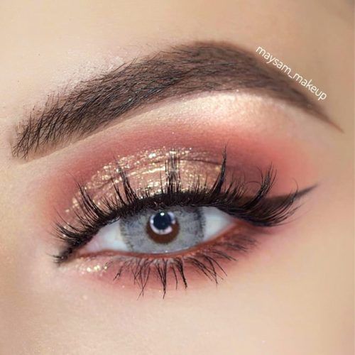 Gold Glitter Shadow With Black Eyeliner #goldshadow