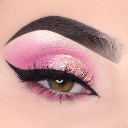 Pink Glitter Eyes Makeup With Black Eyeliner #glittershadow