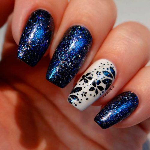 Stunning Shimmery Fake Nails #glitternails #flowersnails