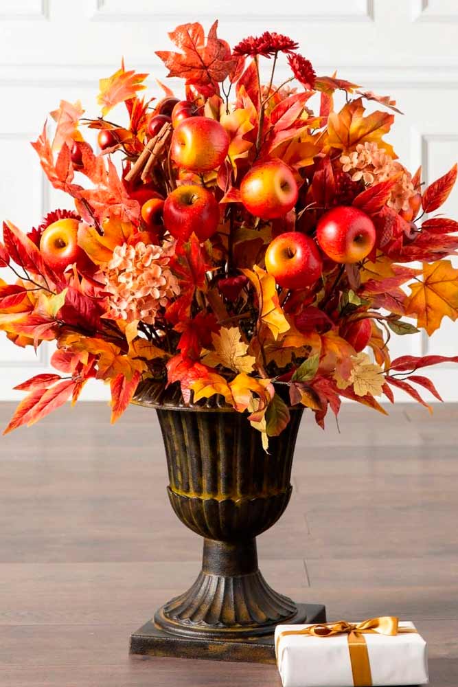 Fall Foliage Arrangement #fallfoliage #homedecoration #fallcenterpieces