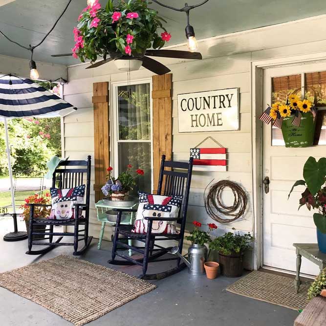 Summer Front Porch Décor With 4th Of July Theme #summer #4thofjuly