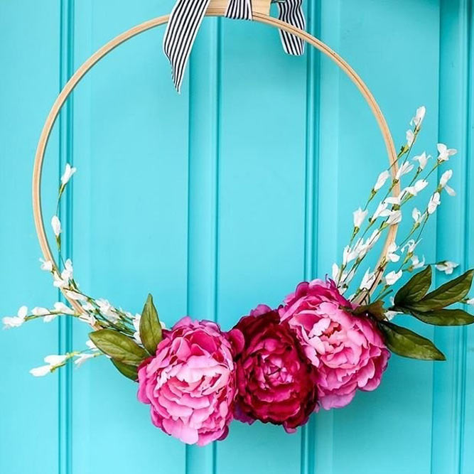 Spring Wreath For Front Porch Decor #flowers #spring