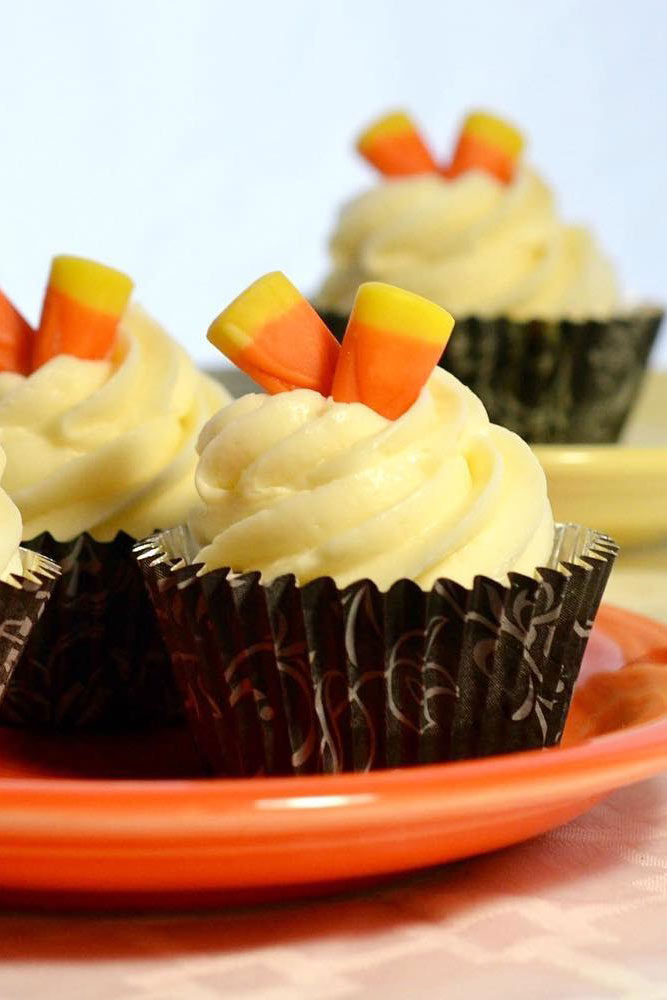 Candy Corn Halloween Cupcakes #candycorn