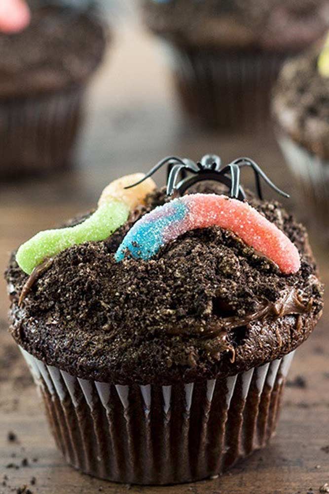 Dirt Cupcakes #spidertopper
