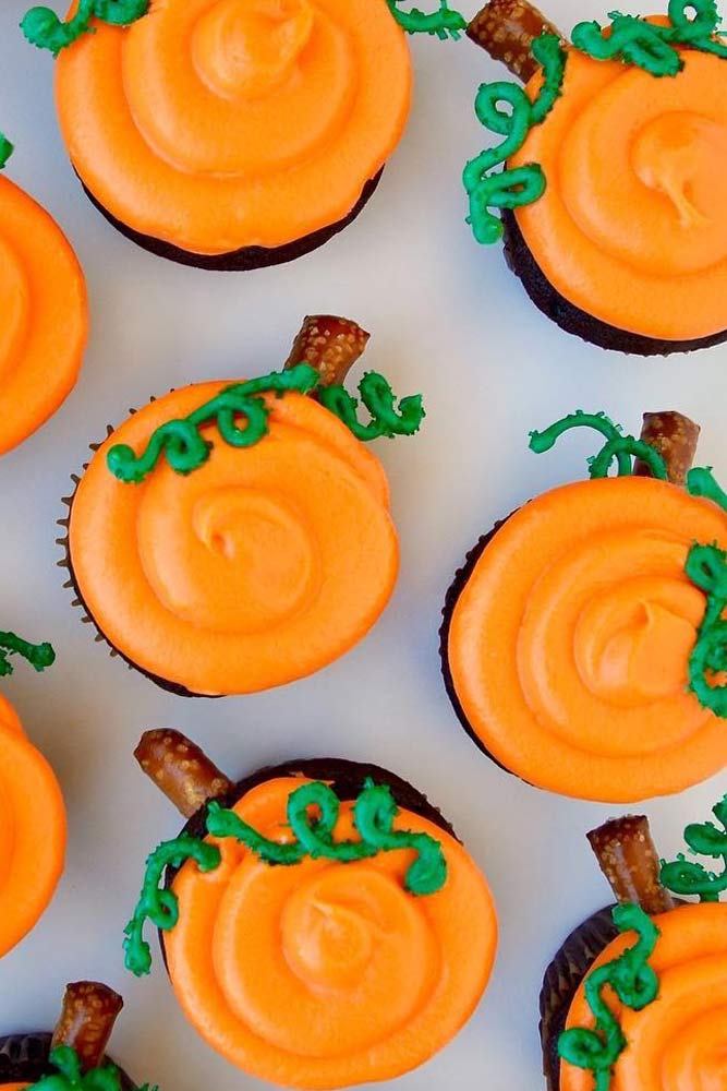 Chocolate Pumpkin Cupcakes With Cream Cheese Frosting #creamcheese #pumpkin