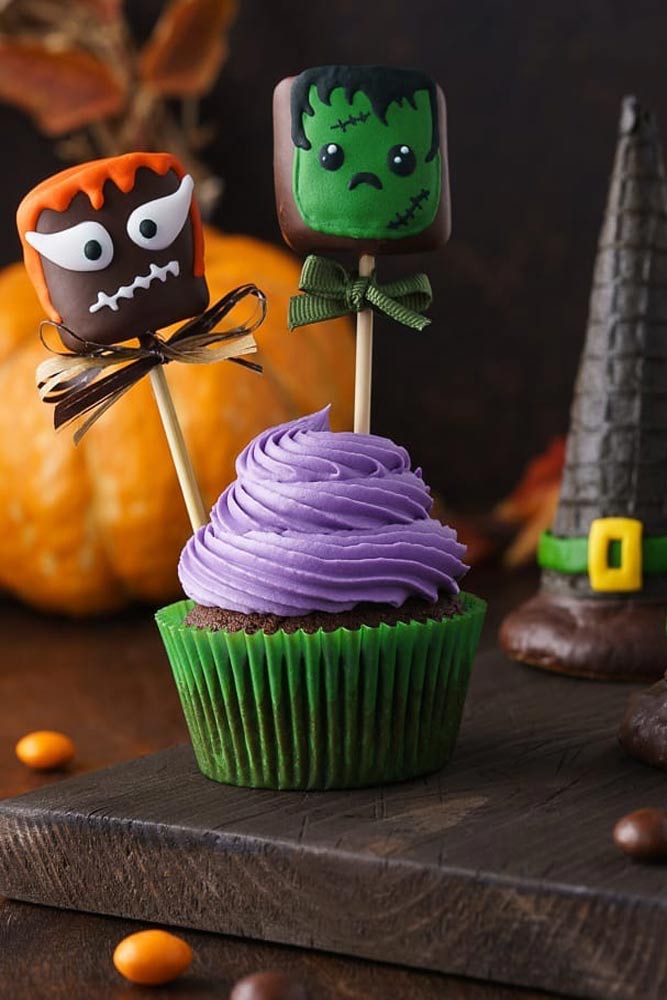 Halloween Cupcake With Zombie Toppers #zombie #monster