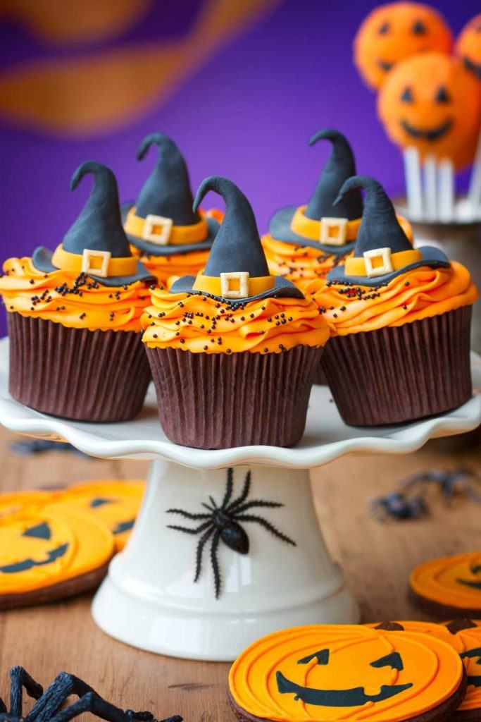 Cupcakes with Witch Hats