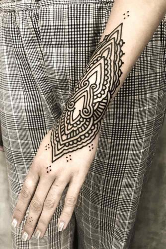 17 Mandala Tattoos That Are Beautiful and Balanced