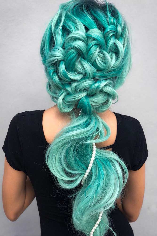 Aquamarine Hair Color For A Mermaid Look #aquahair #greenhair