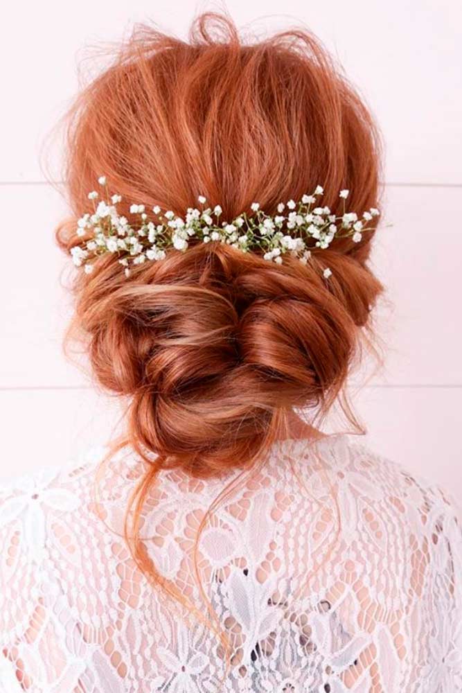 Messy Low Bun With Flowers #messyhairstyle #flowershairstyles