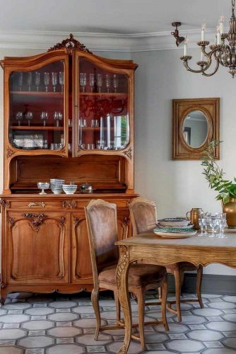 Classic French Country Dining Room #classichomedecor #diningroomdecor