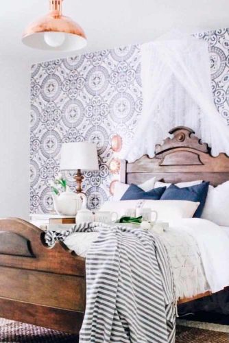 Demure French Country Bedroom #bedroomdecor #rustichomedecor