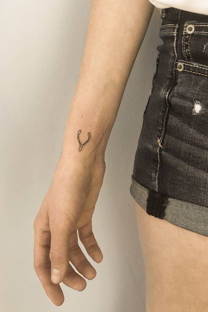 Minimalist Tattoo Style #minimalisttattoo #wristtattoo