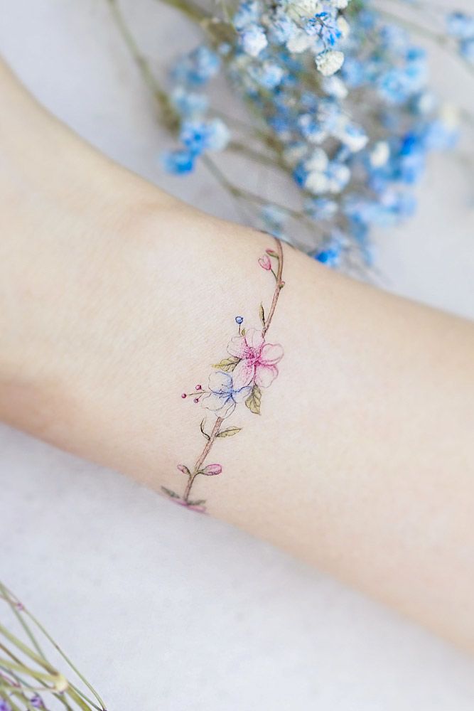 Minimalist Floral Bracelet For Wrist #floraltattoo #flowertattoo #wristtattoo