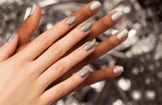 Irresistible Holographic Nail Polish Ideas From The Leading Trends
