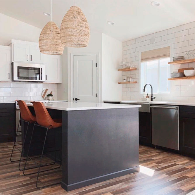 Modern Black And White Kitchen #homedecor #stylishhome #modernkitchen