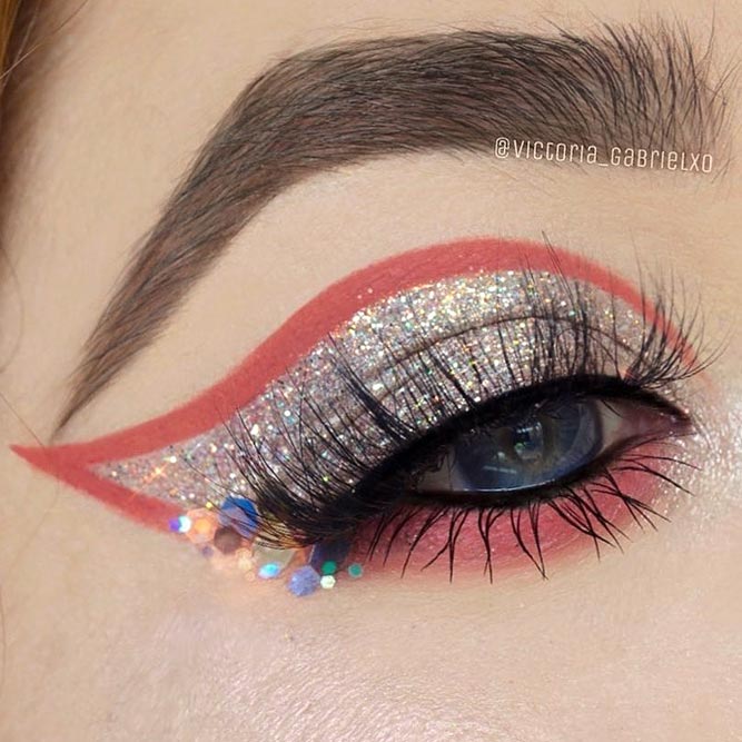 Silver Glitter With Color Eyeliner Look #silverglitter #colorline