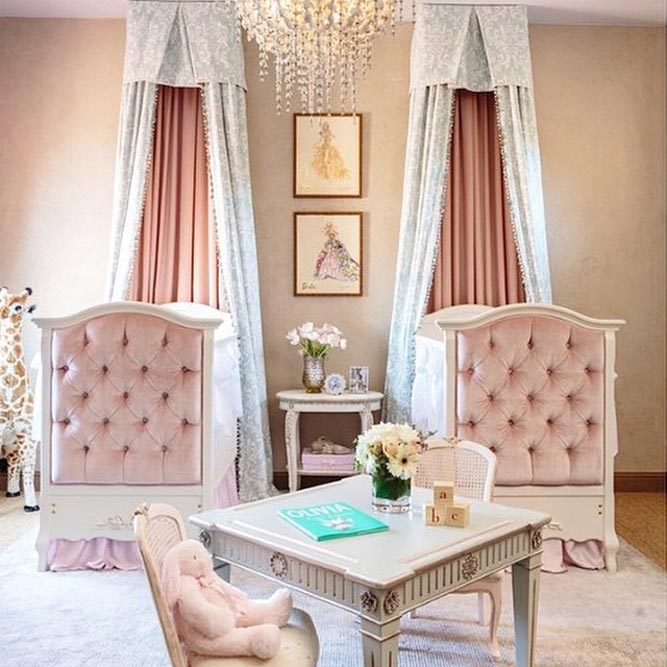Twins Canopy Bed Design For Modern Bedroom #modernbedroom #twinsbedroom
