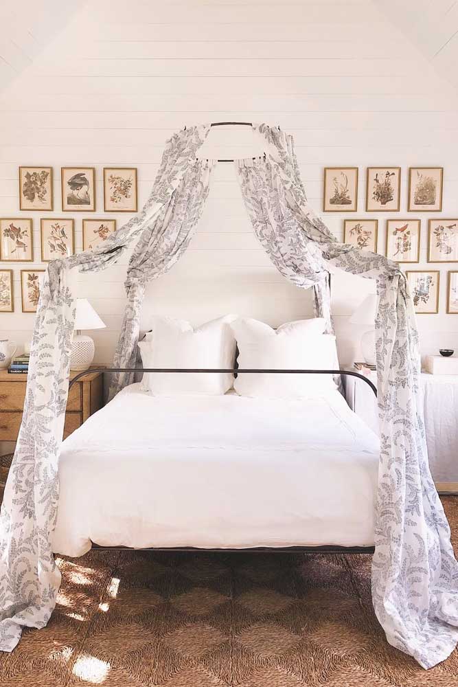 Metallic Canopy Bed For Vintage Bedroom #vintagebedroom #metalliccanopy