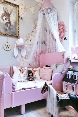 Canopy Bed Designs That Will Elevate Your Bedroom - Glaminati