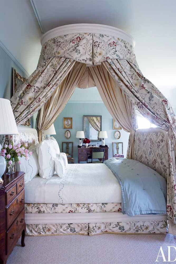 Platform Canopy Bed With Curtains In Retro Style #vintagebed #platformbed