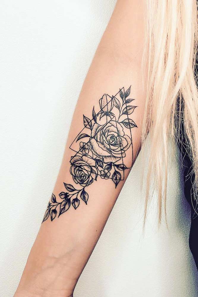 Idéia de tatuagem de flores rosas com elementos geométricos #geomertrictattoo #rosetattoo