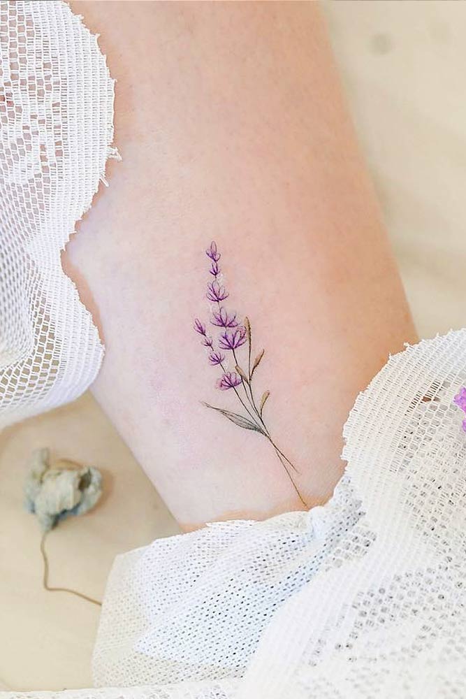 Tatuagem de flor pequena de lavanda #lavendertattoo