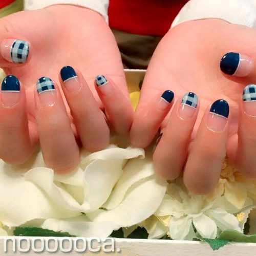 Deep Blue Gingham Tips #negativespacenails #bluenails #roundednails