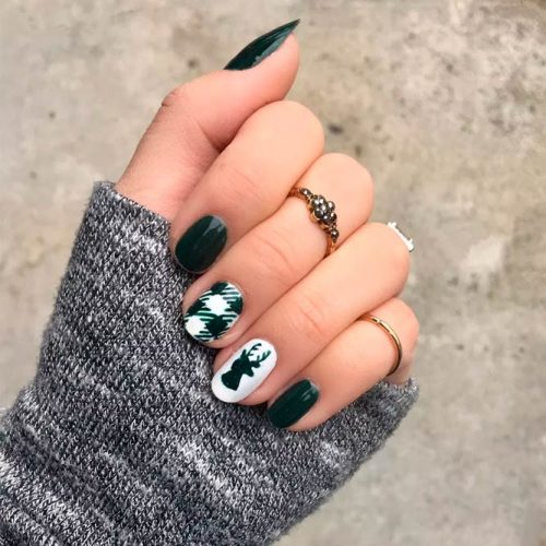 Emerald Green Gingham Nail Art #winternails #greennails