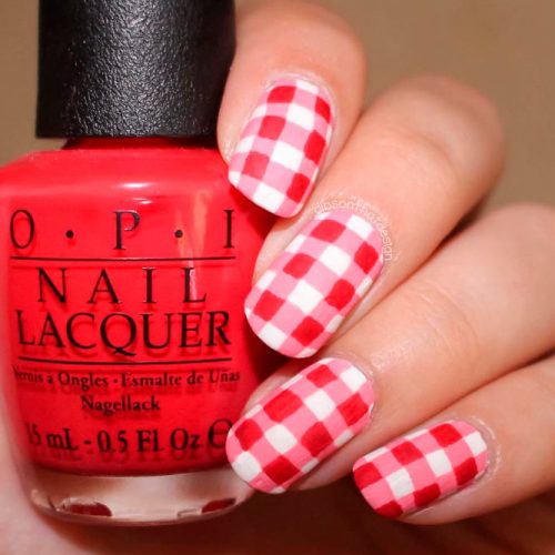 Simple But Stylish Red Gingham #rednails #roundednails