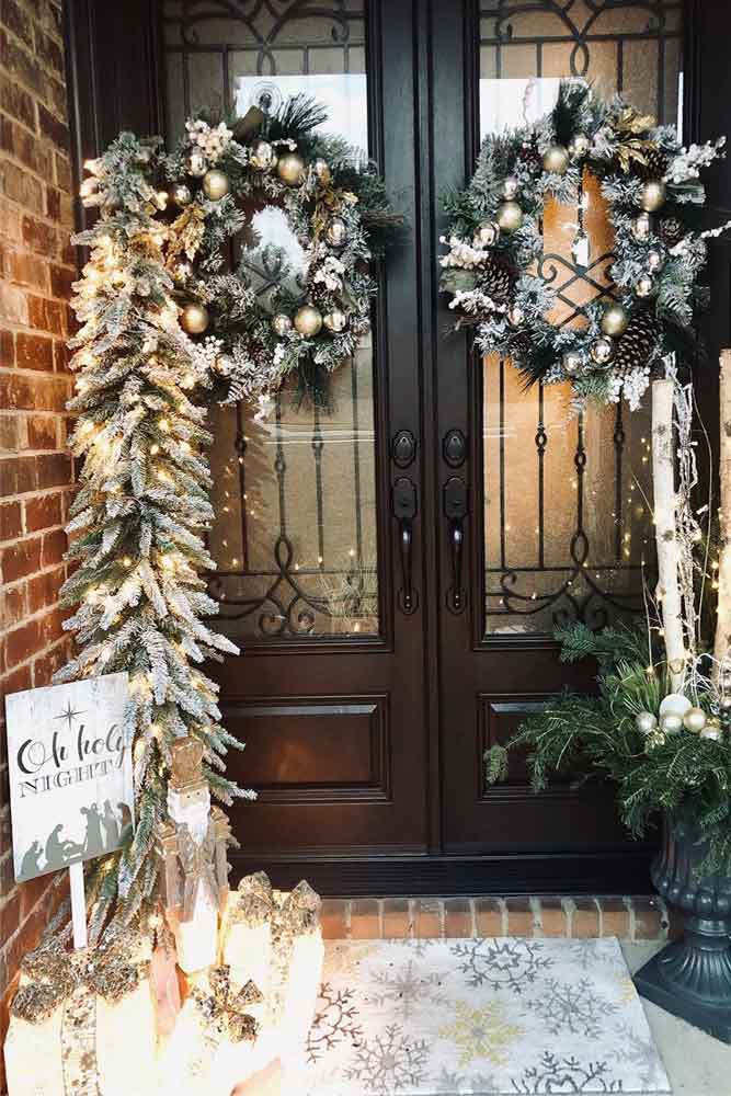 Festive Christmas Front Porch Decorations #wreath #garland