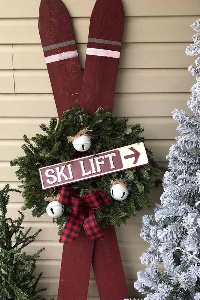 Vintage Skis With Holiday Decor #skis #vintagedecorations
