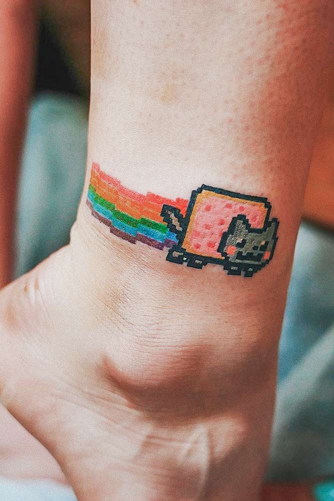 Tatuagem pequena do gato Nyan no tornozelo #nyancat #nyancattattoo