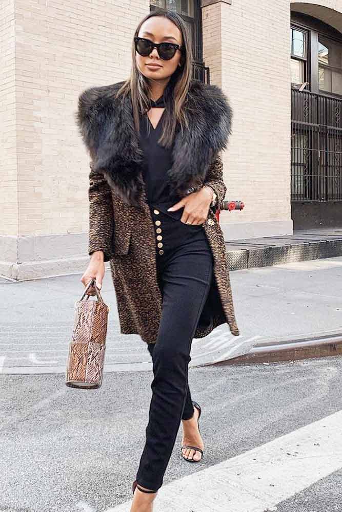  Coat With A Plush Faux-Fur Collar 