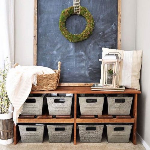 Rustic Farmhouse Mudroom Bench With Galvanized Bins #galvanizedbins #wreath