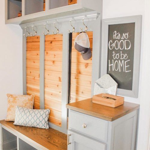 Mudroom Space With Chalkboard Accent #cubbies #lockers