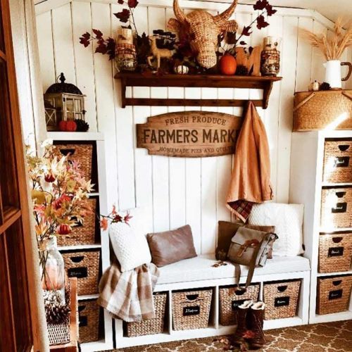 Mudroom Bench With Rustic Baskets Storage Space #baskets #farmhouse