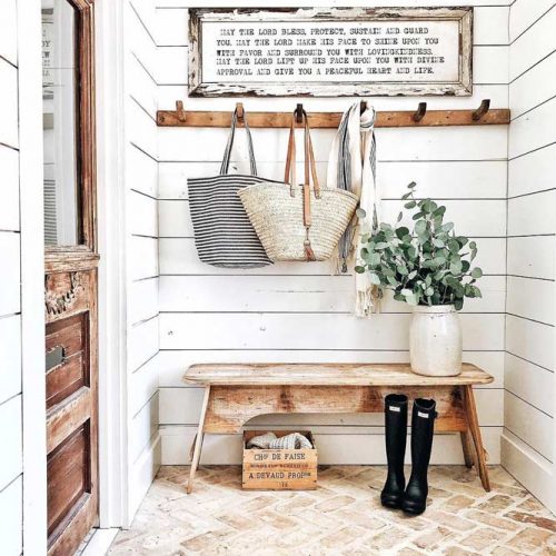 A Mudroom – A Tribute To Modern Trends Or A Necessity #rusticbench