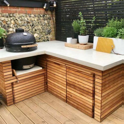 Small Wooden Grill Area #grillisland #wooddecor