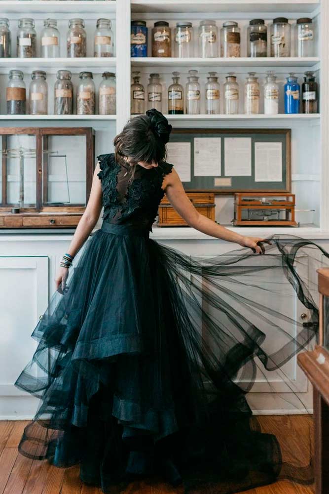 Chic Layered Black Wedding Dress #layeredweddinggown #chicweddingdress